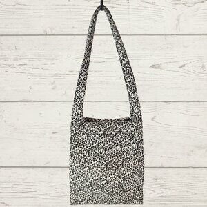 Chic Leopard Print Shoulder Bag – Soft Canvas, Zipper Pocket, Everyday Essential
